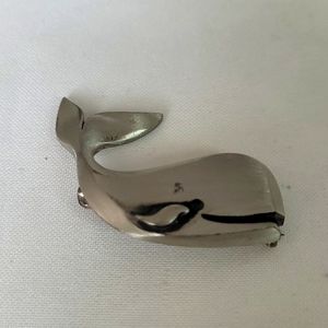 Whale pin